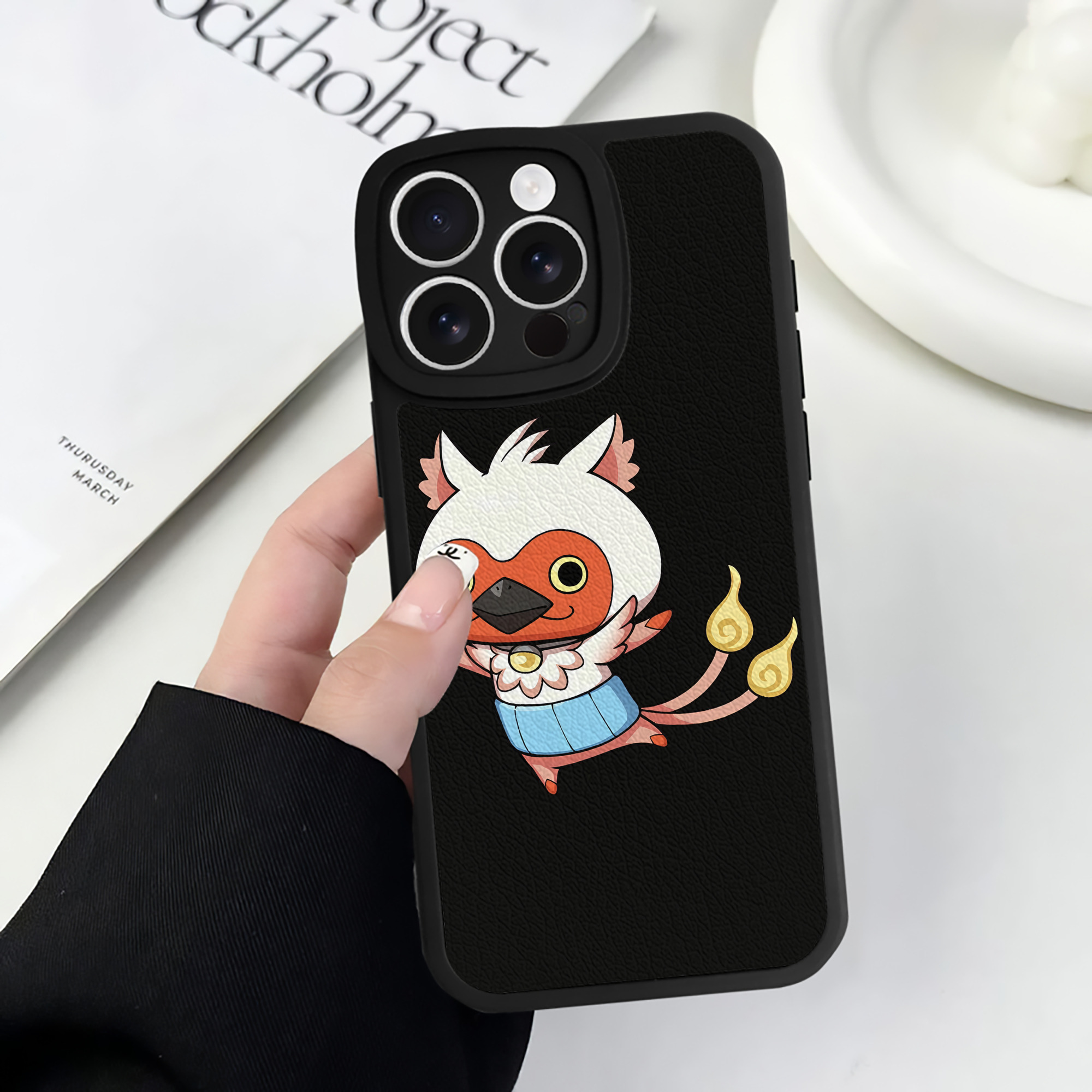 （画像用） 妖怪ウォッチ Yo-kai Watch 【iPhone 16シリーズ対応】シリコンスマホケース（レザー調） 材質：シリコン